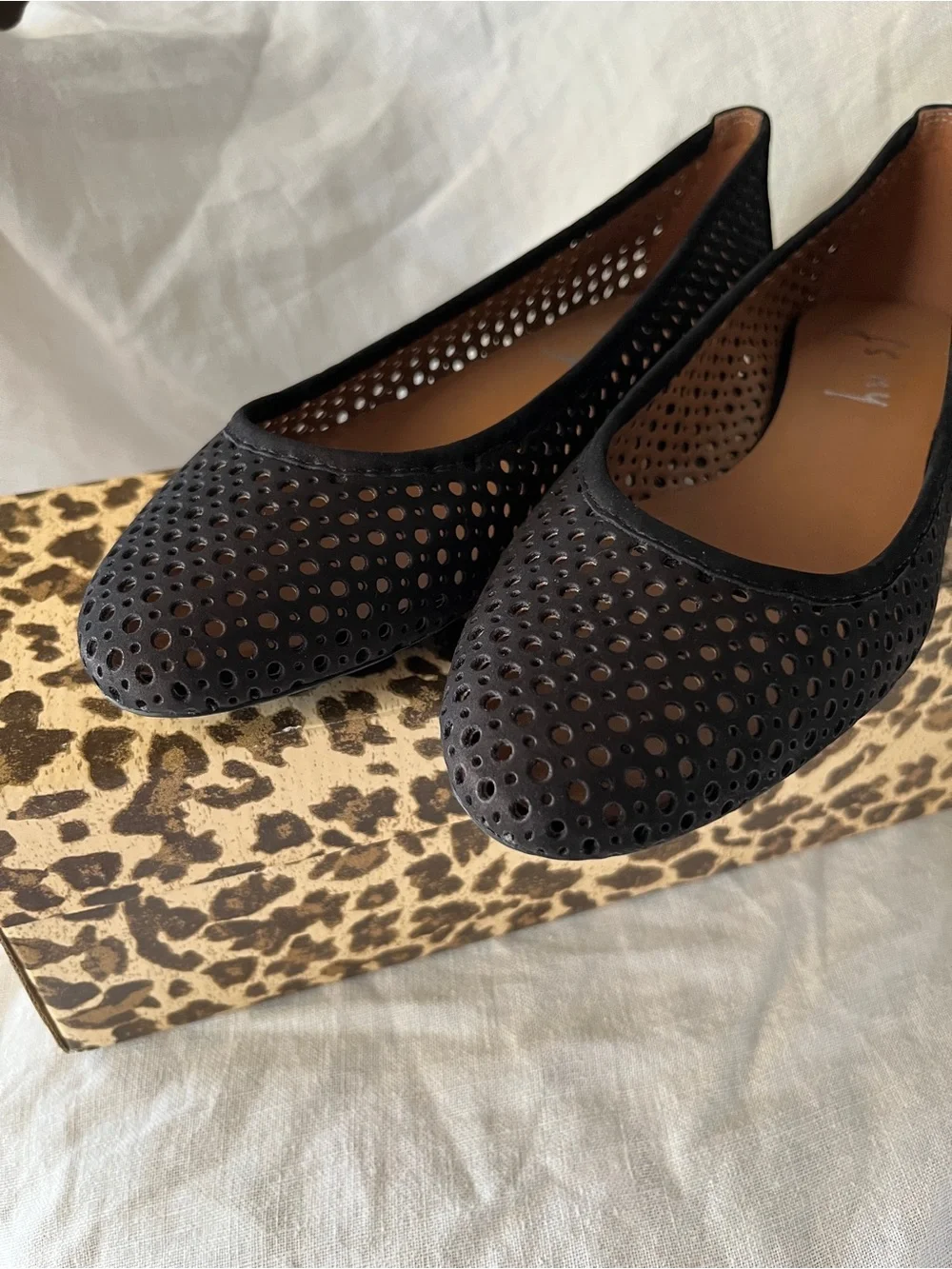 sf/ny League Nubuck Black Flats Size 7. NIB